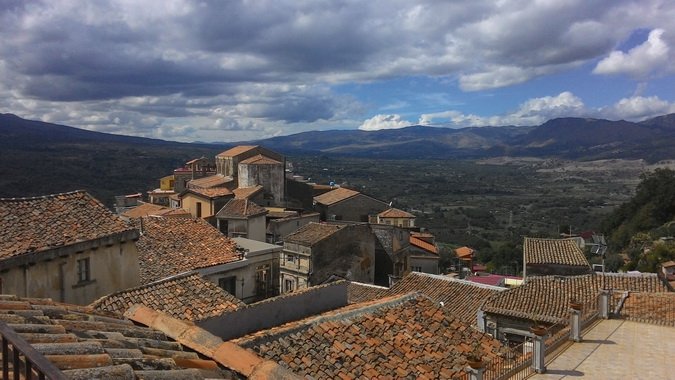 (20) Si va verso il Ristorante a Castiglione di Sicilia